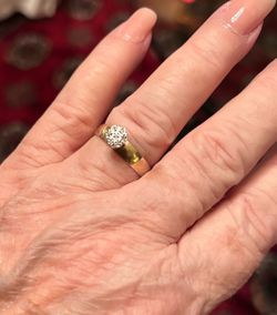 10k Gold Diamond Ring with 8 tiny diamonds.