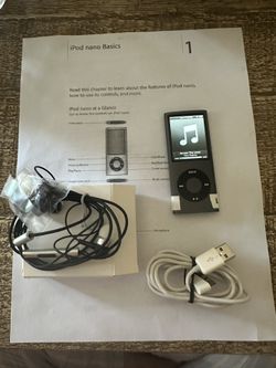 Apple iPod 4th Generation 8gb Graphite With Accessories