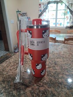 Stanley Quencher H2.0 40oz Hello Kitty Tumbler