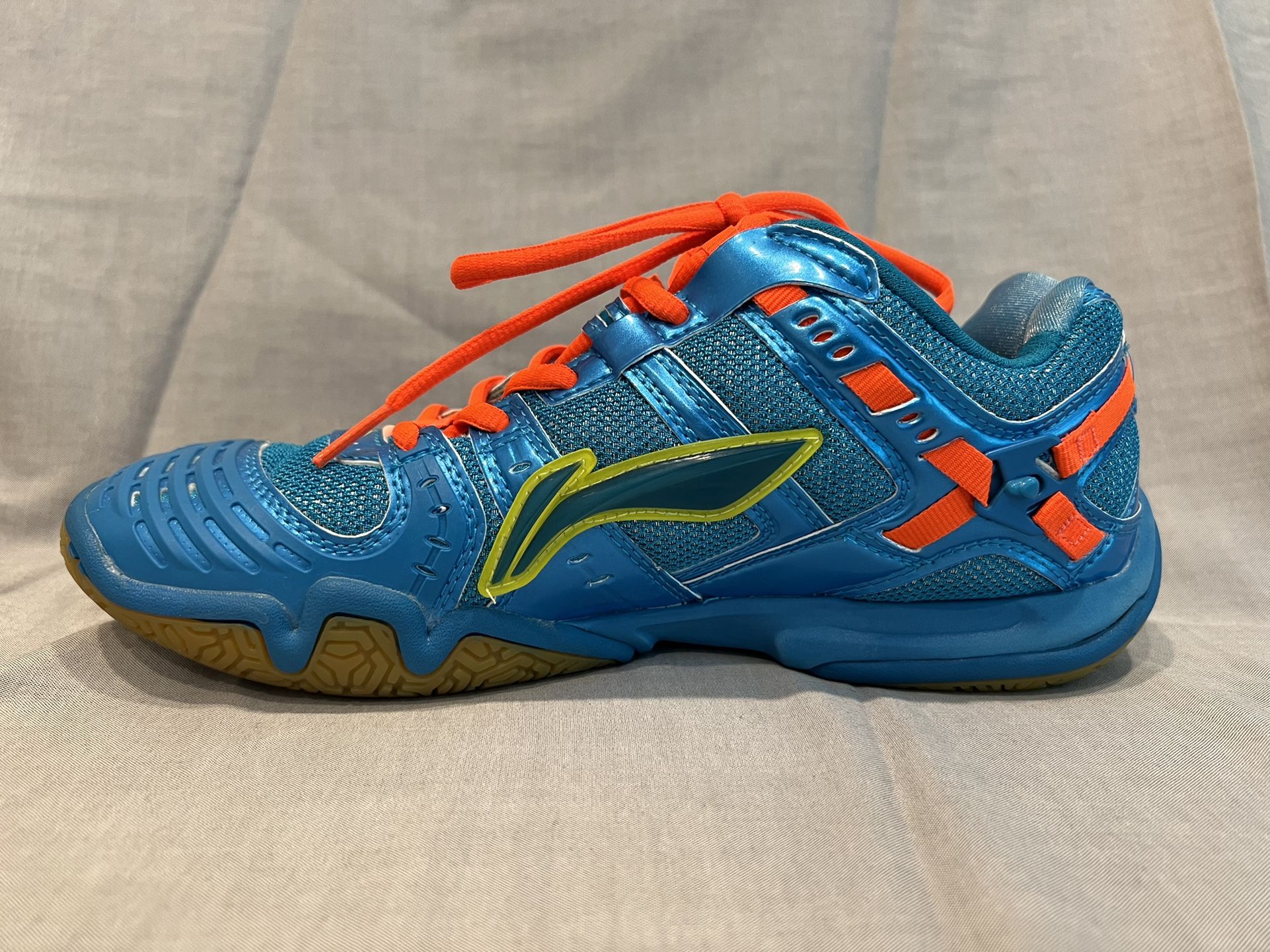 Lining Tennis Shoes Size US8