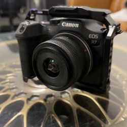 Canon EOS R7 Mirrorless Camera 