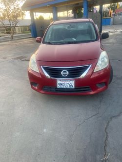 2014 Nissan versa SV