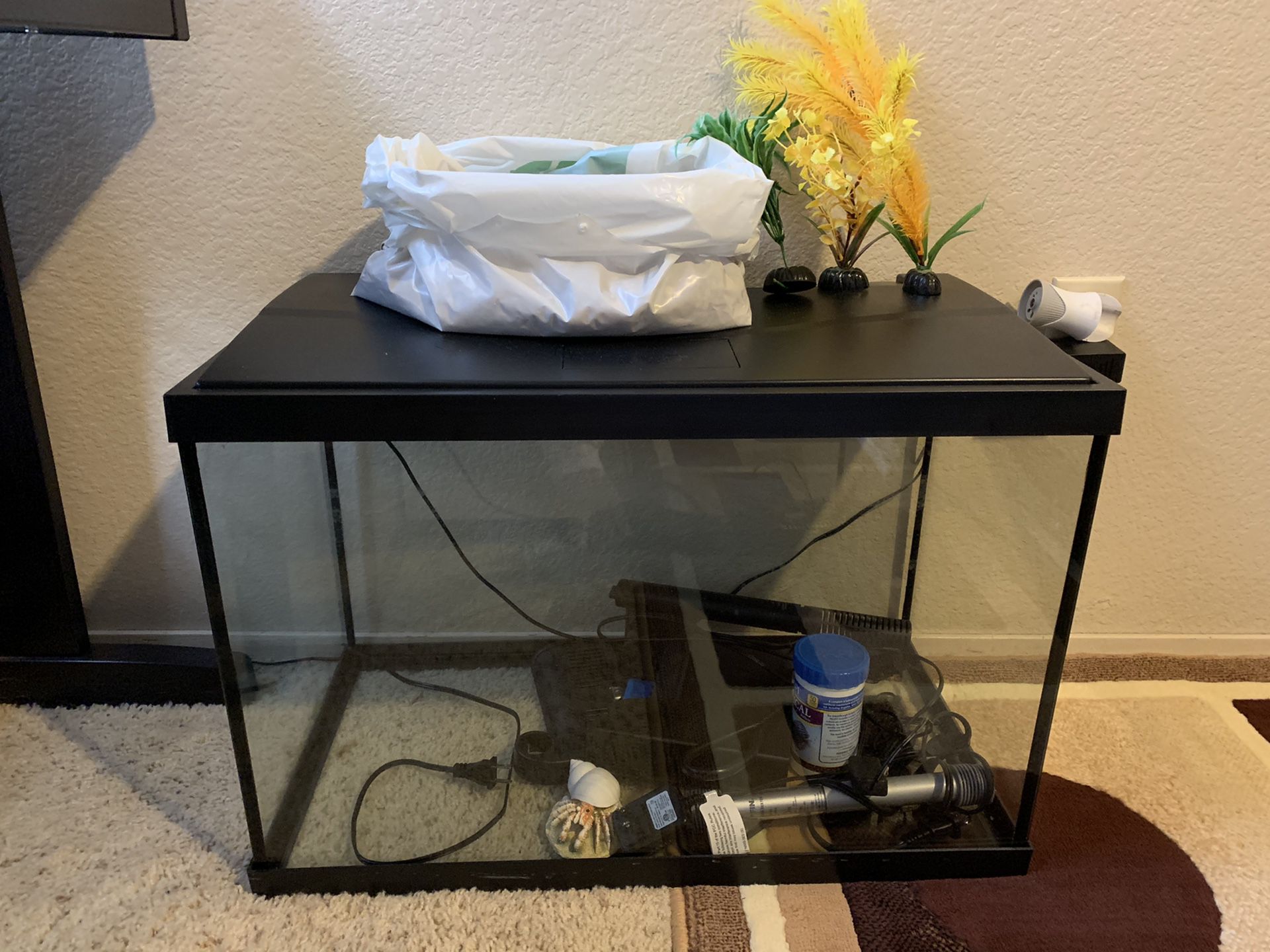 Fish tank 20 gallons with all