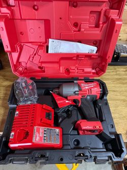 Milwaukee M18 FUEL 3/4” Impact Wrench Kit with 5.0 Battery and charger