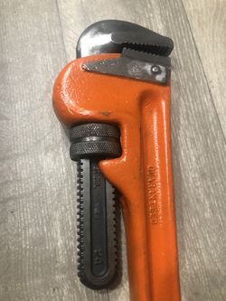Pipe wrench/ Craftsman 24”, heavy duty