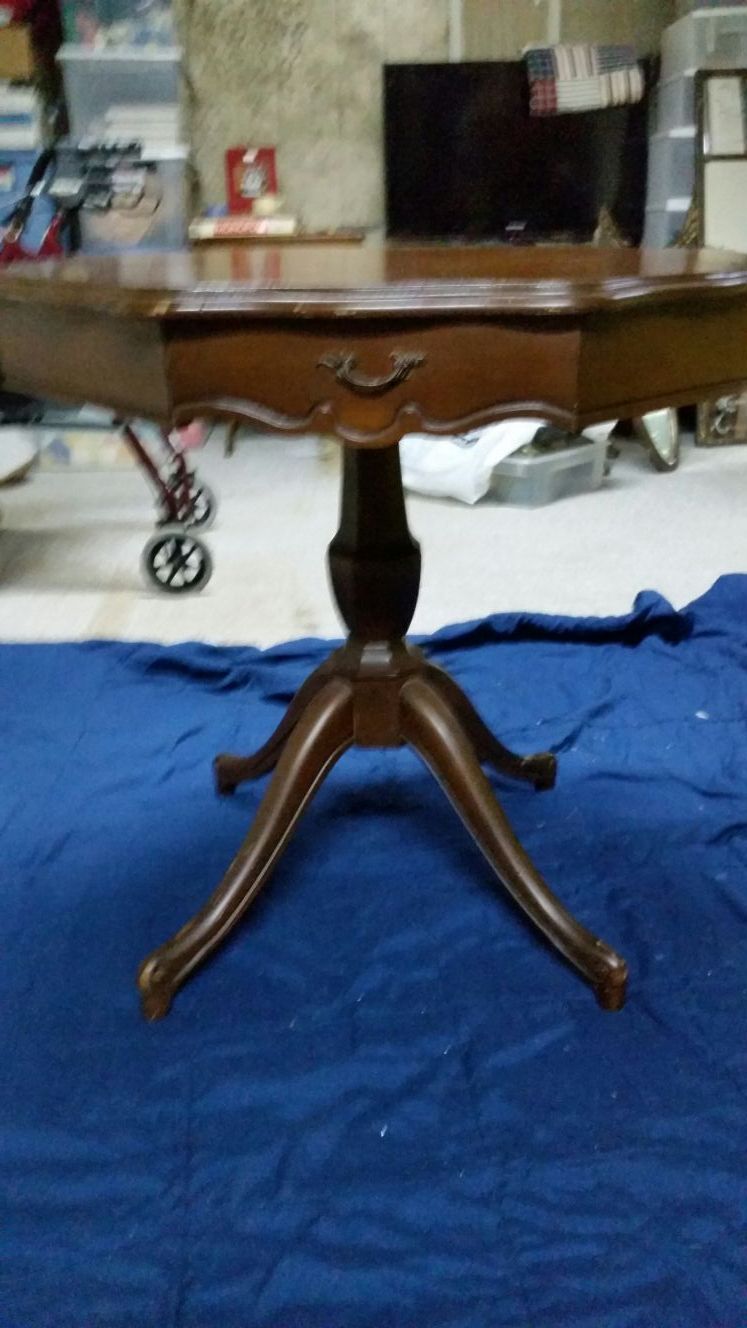 1 Drawer octodon display table