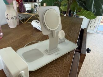 Mophie 3-in-1 Wireless Charging Stand