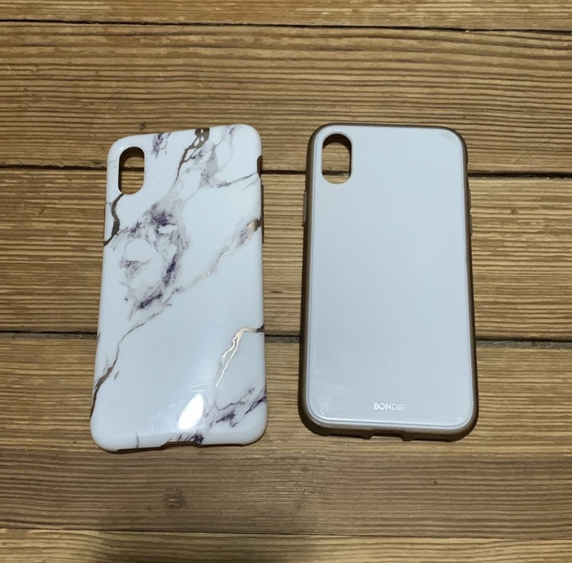 2 White I Phone X / XS Cases