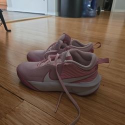 Pink Nike D Hustle Size 4.5Y 