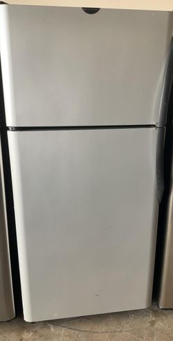 Frigidaire Top Mount  White Refrigerator
