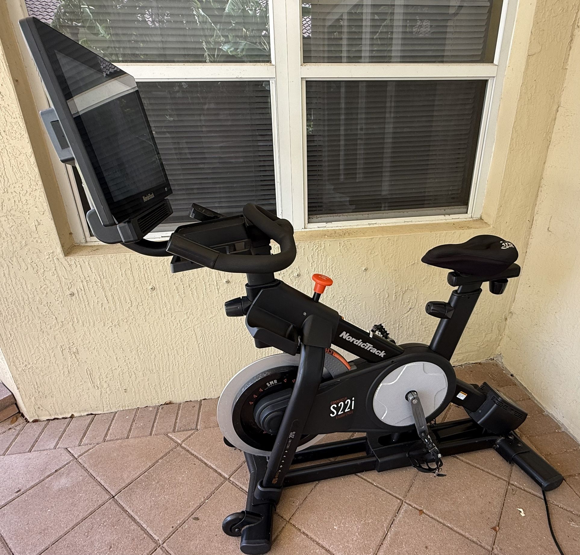 NordicTrack Commercial S22i Studio Exercise Fitness Bike