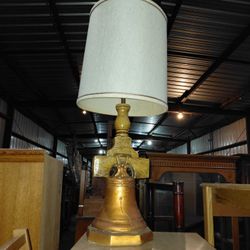 Vintage Mid Century Liberty Bell Ceramic Table Lamp In Great Condition America