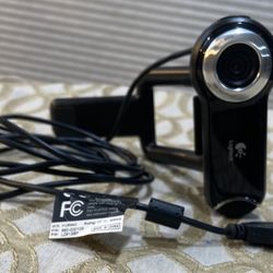 Logitech QuickCam Pro 9000 HD USB Webcam V-UBM46 Carl Zeiss 2MP Autofocus Lens