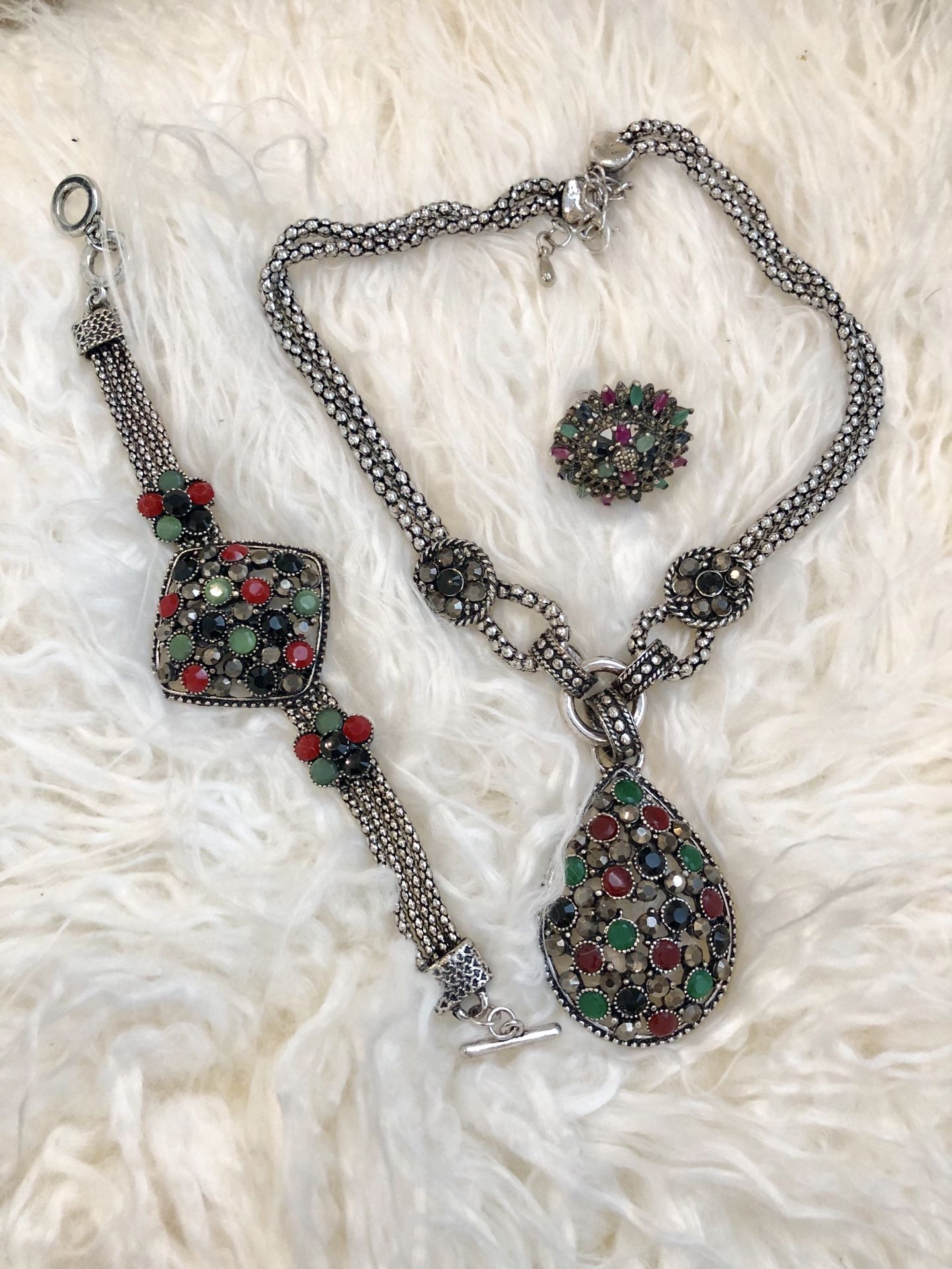 Brand new without tags - Vintage Semi-precious Stones Set with silver-mixed metal
