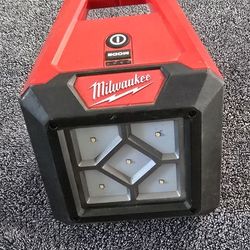 Milwaukee M12 floodlight