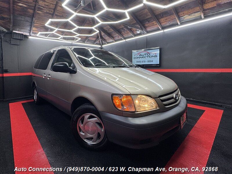 2002 Toyota Sienna LE