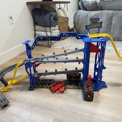 Monster Jam Garage Playset 