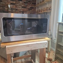 Black and decker countertop microwave. 2.2 cf