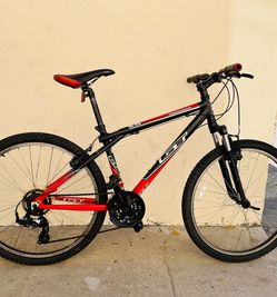 GT aggressor 3.0 mountain Bike, medium aluminum frame , Rims size 26”, fit riders 5’1”-5’9”