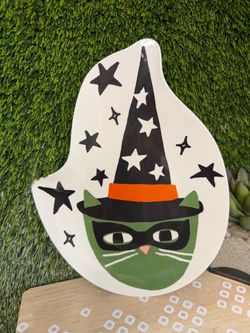 Halloween plate one 11 inches tall 8 1/2 inches wide Pickup near Rosedale hwy and Allen rd