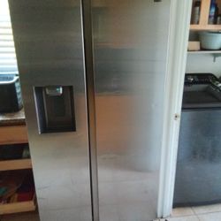 Tall Samsung REFRIGERATOR WORKS PERFECTLY 