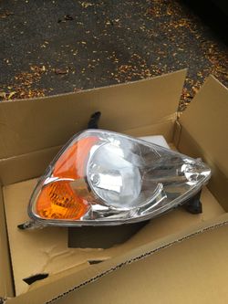 Headlight assembly for a 2002–2004 Honda CR-V