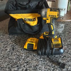 Brushless Dewalt W/ Bag, Charger, 2 Batteries