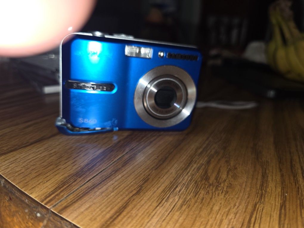 Samsung Digimax S860 8.1MP Digital Camera - Free Shipping