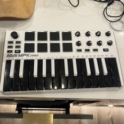  Akai MIDI Keyboard controller 