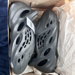 yeezy onyx foam runners size 10 brand new
