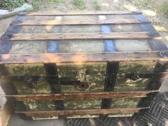 ANTIQUE TRUNK
