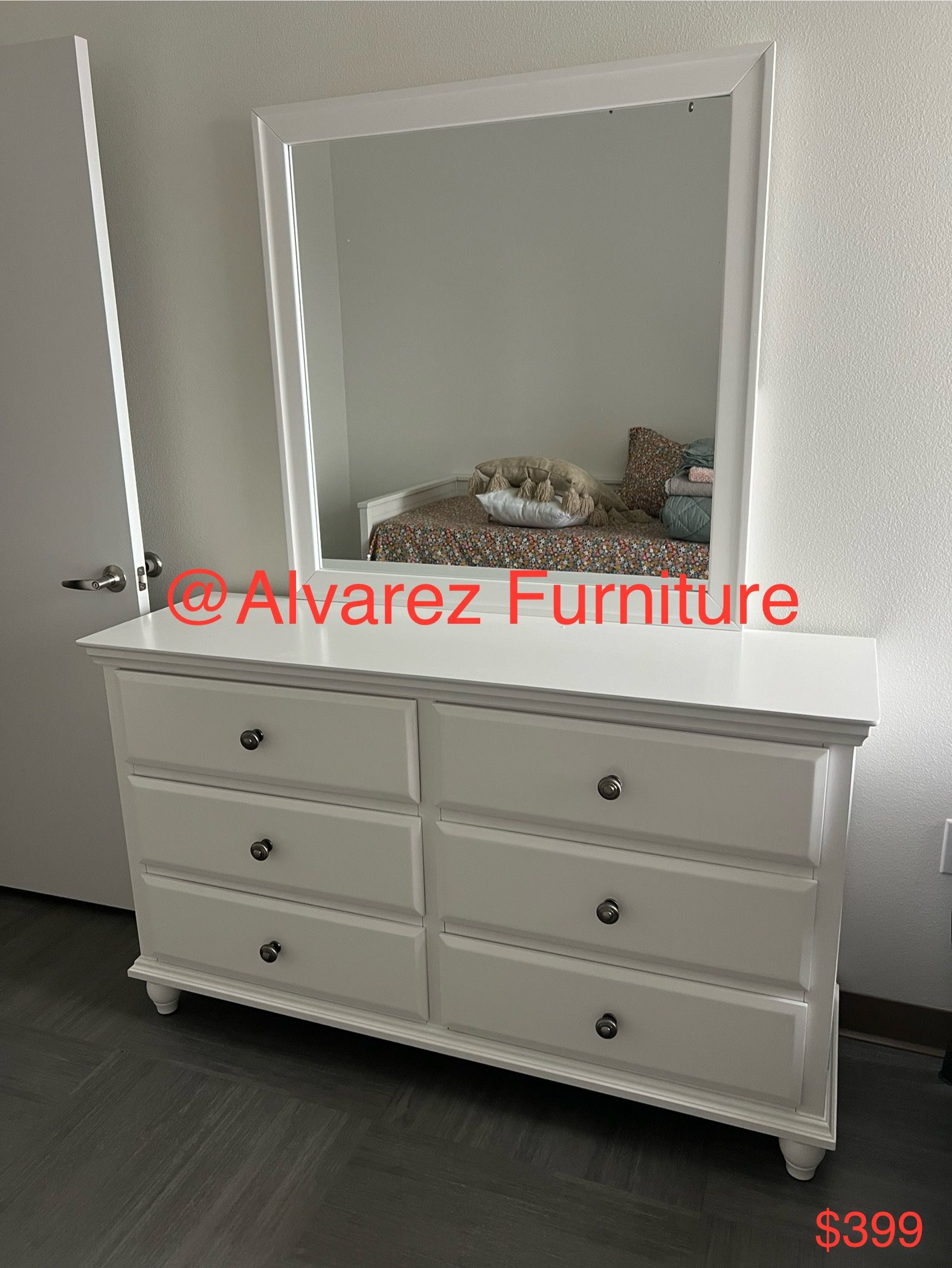 Dresser With Mirror 