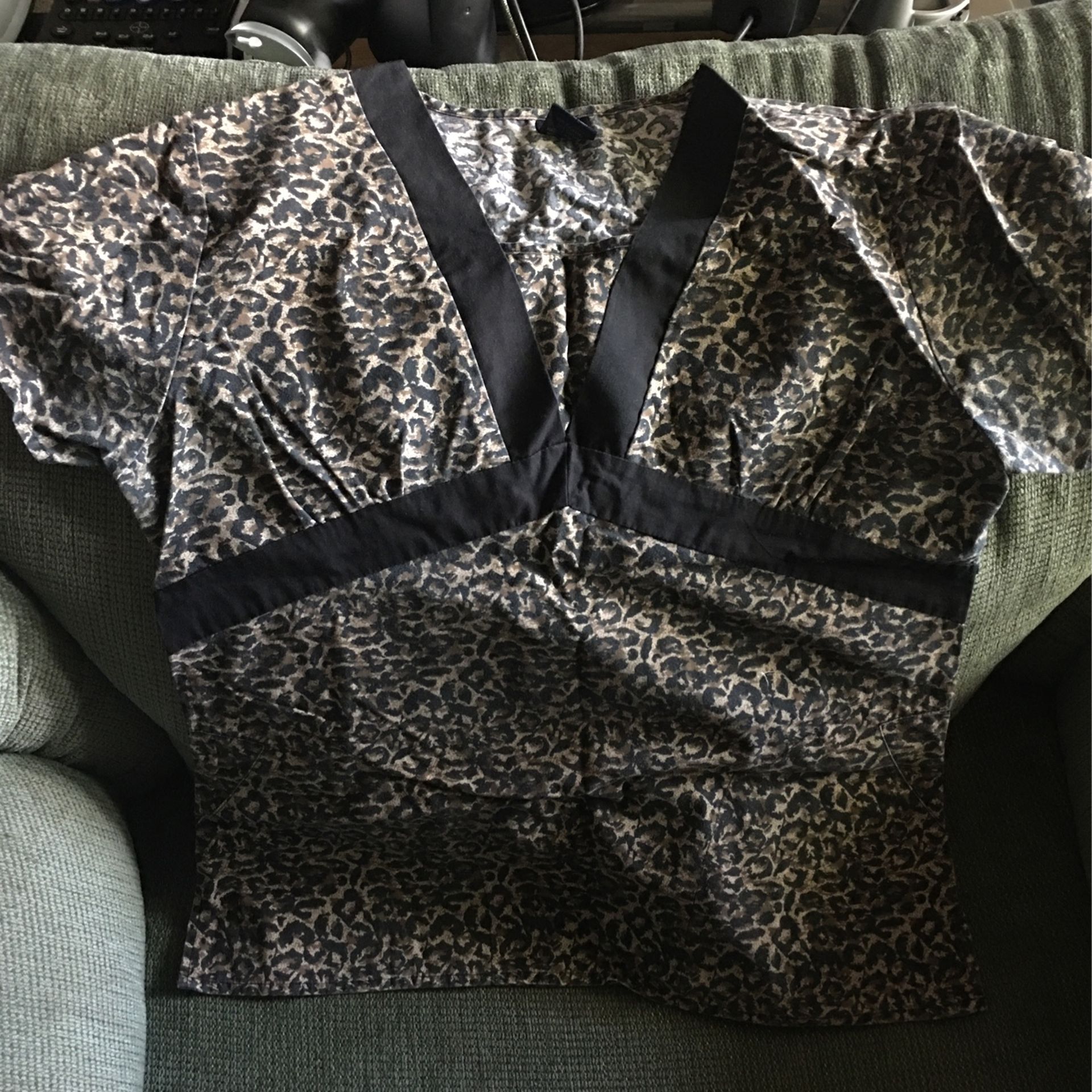 Scrub Top Leopard