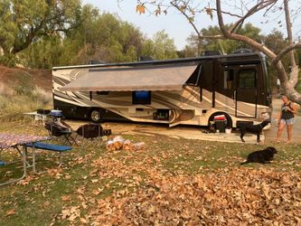 2011 Fleetwood Discovery 40G bunkhouse diesel RV