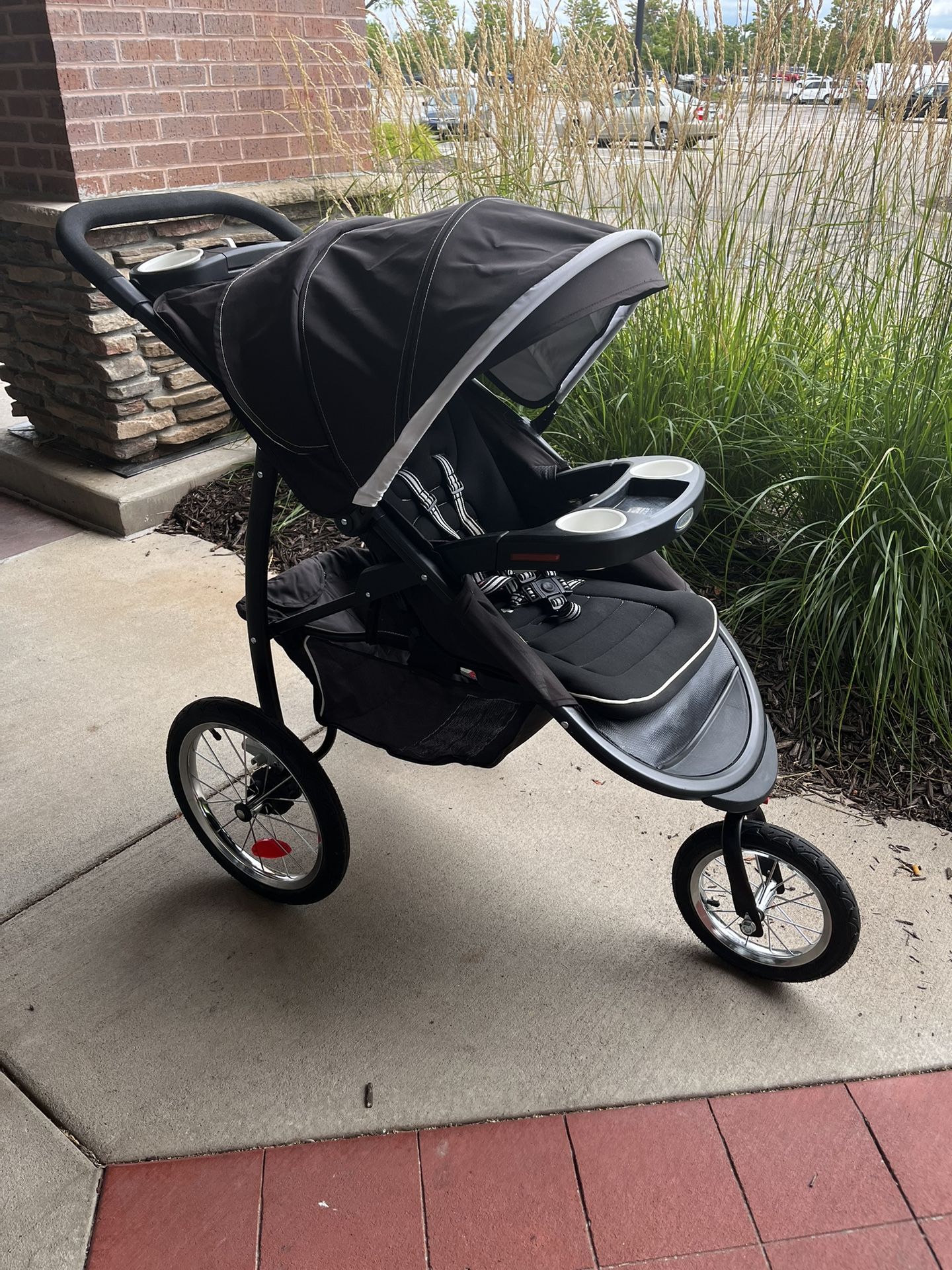 Graco Fast Action Jogging Stroller
