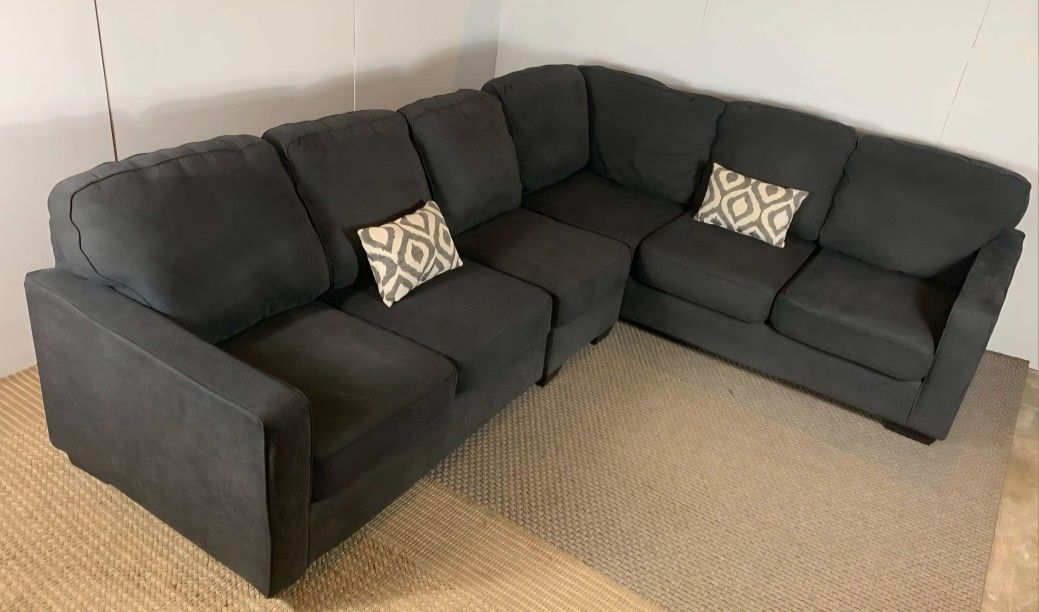 Ashley Classic Sectional + DELIVERY 🚛