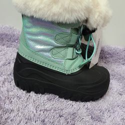 Girls Snow Boots Size 9-10 NEW