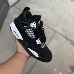 Jordan 4 White Thunder Used Size 11 og Box