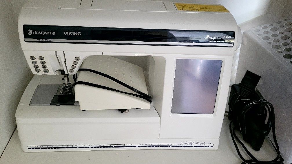 Viking DESIGNER1 USB Sewing Machine