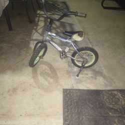 12" Huffy Rock It Kids' Bike - Metallic Purple