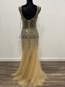 Beautiful dress sale $200 regularly $450 for wedding, party, or quincenera.