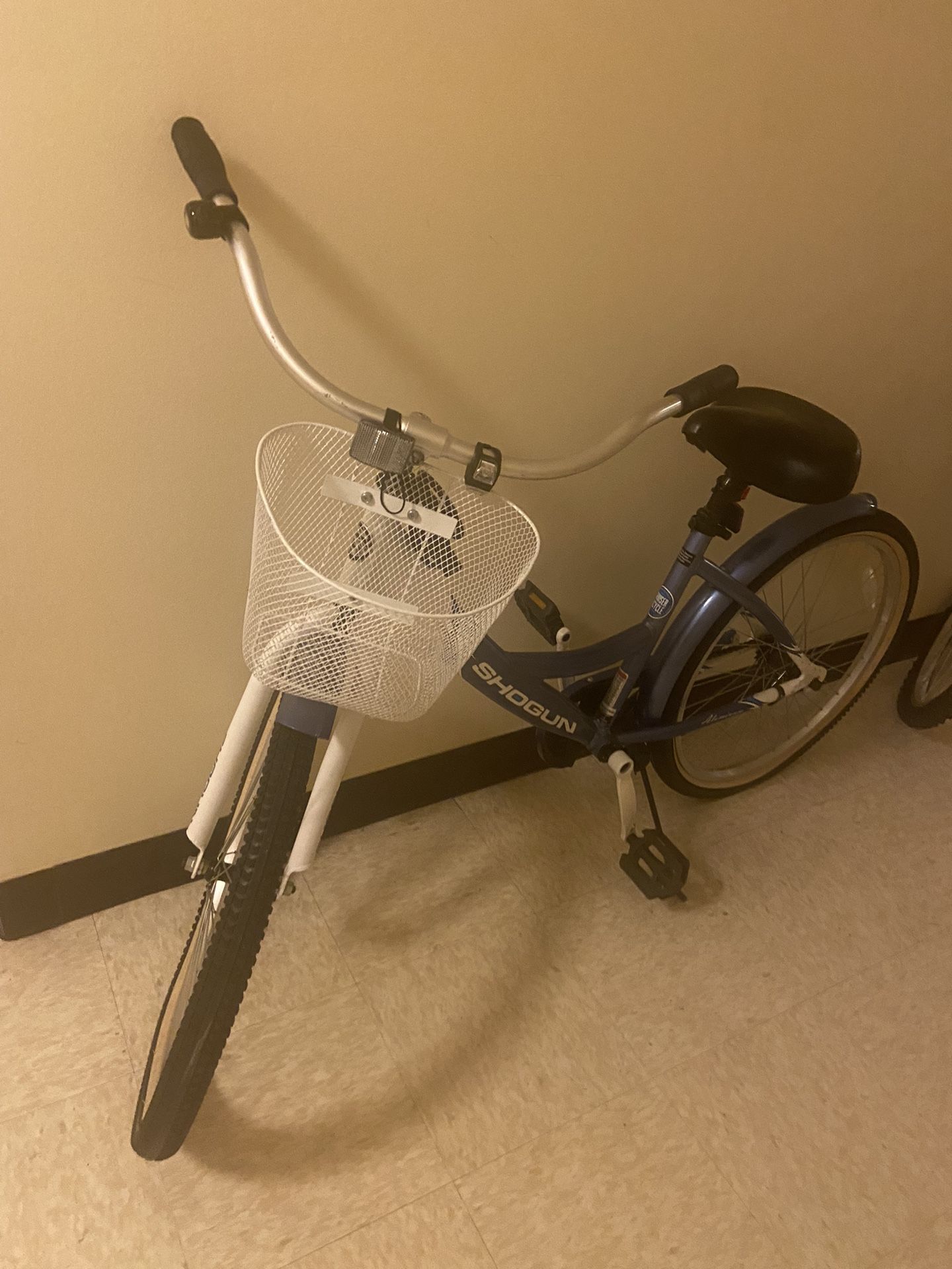 24 Shogun Belmar Ladies Cruiser Bicycle with Basket for Sale in Brooklyn NY OfferUp