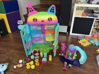 Gabby Dollhouse With Extras!