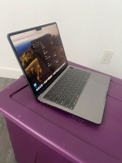 Macbook air 13 inch 16gb 512 ssd 2024 model m3 chip