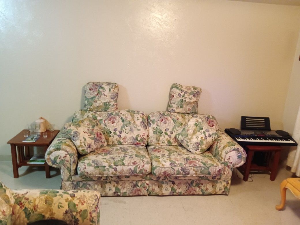 Living Room Set 3 Couch And Coffee Table