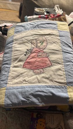 Vintage Well-Loved Hand Stitched Sun Bonnet Sue Appliqué Quilt