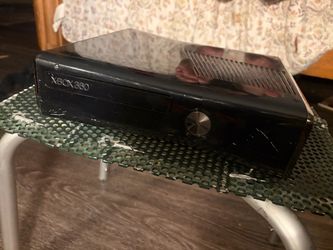 Xbox 360 S Console — Model 1439, Glossy Black