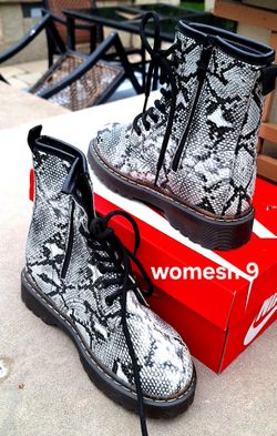 Women's shoes