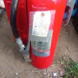 ANSUL.  FIRE EXTINGUISHER WITH MOUNTING BRACKET