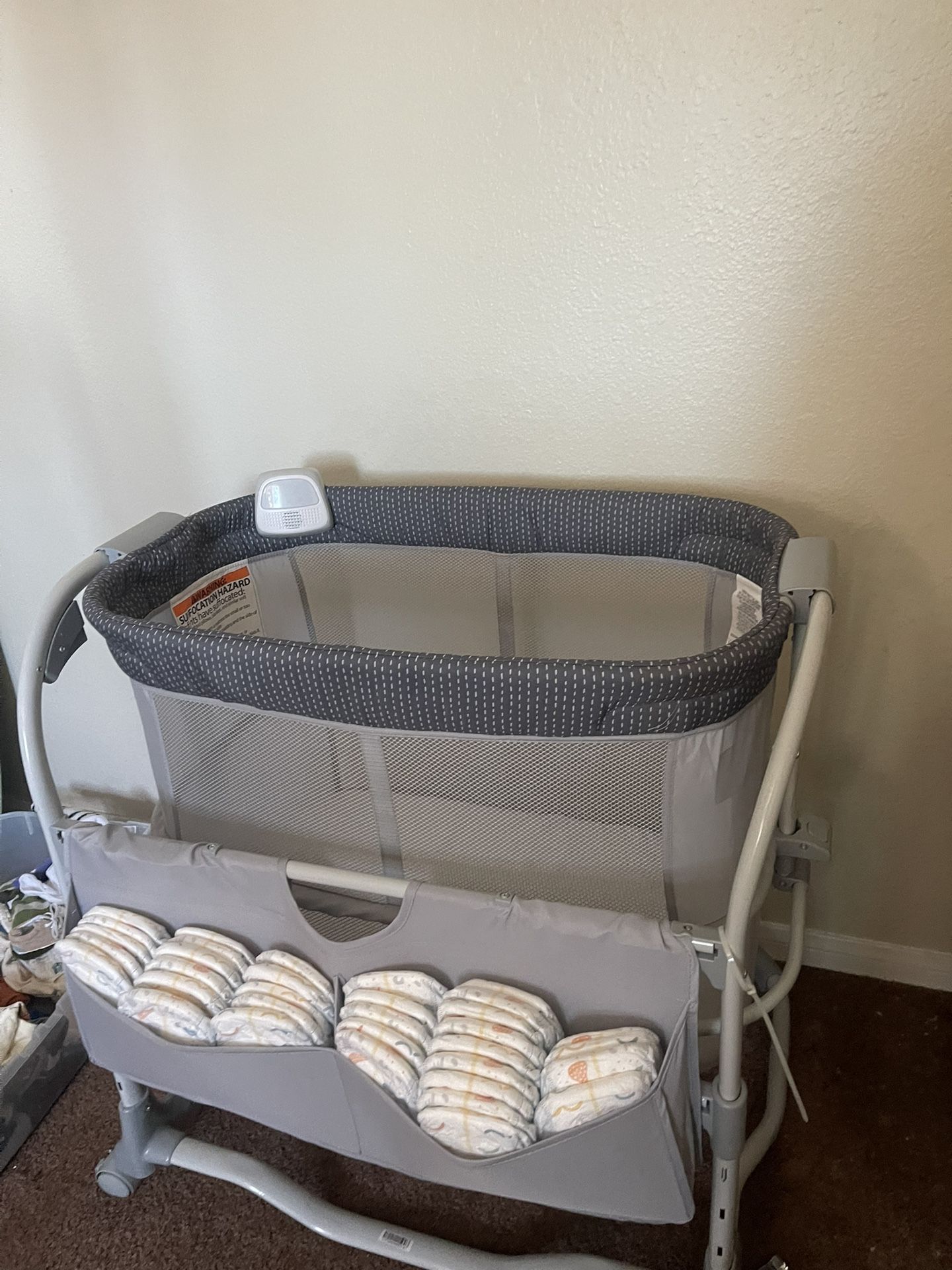 Ingenuity Dream & Grow Bedside Baby Bassinet Handstitch